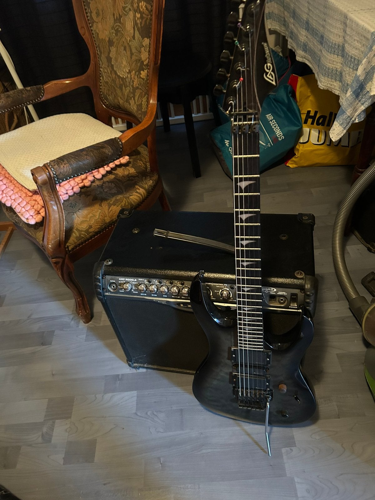 Elektrische gitaar LAG + line 6 spider 2 vertsterker, Ophalen, Gebruikt, Overige merken, Met versterker