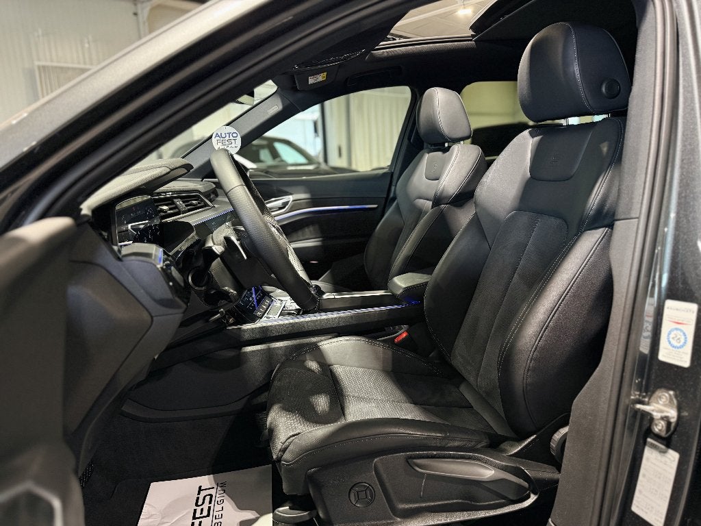 Audi E-Tron 55 Quattro S-Line Daytona Grey - Garantie, Auto's, Audi, Automaat, Dealer onderhouden, 5 zetels, SUV of Terreinwagen