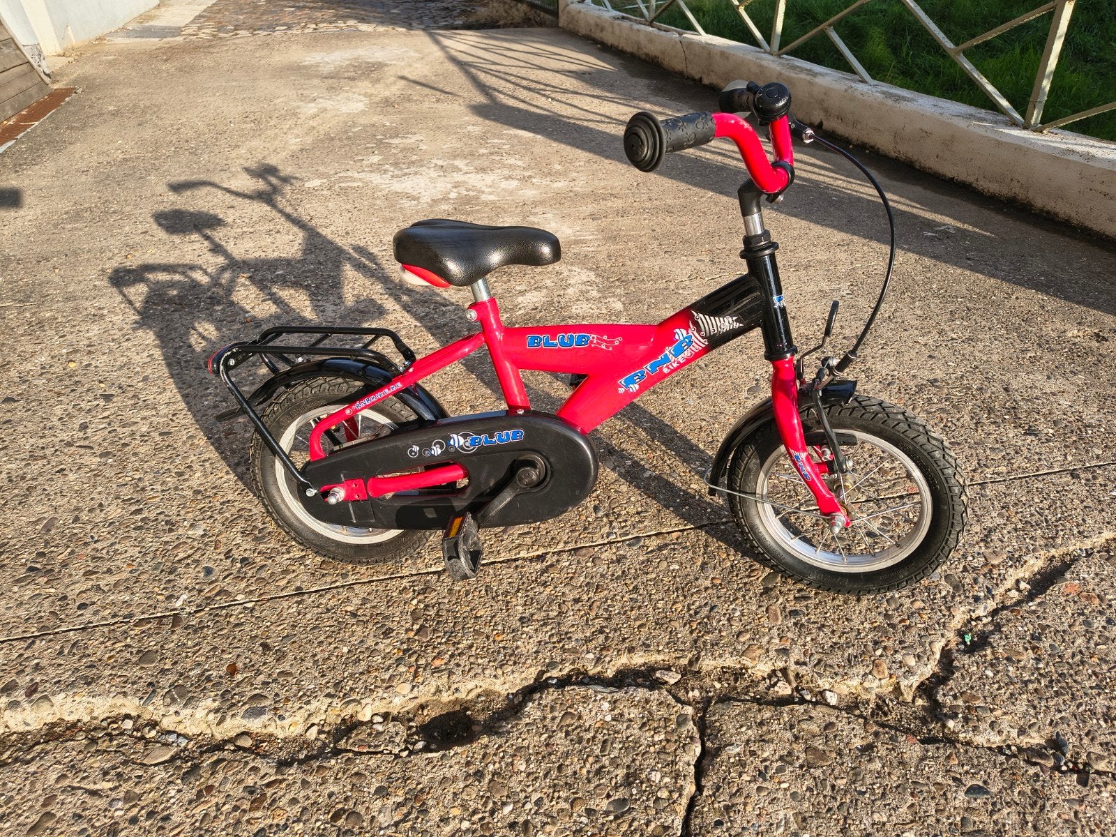 12" BNB kinderfiets, Fietsen en Brommers, Ophalen, Terugtraprem, Minder dan 16 inch