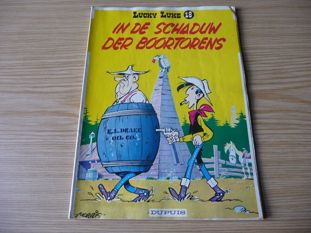 Lucky Luke 18. In de schaduw der boortorens 1982 €1, Gelezen, Eén stripboek, Ophalen of Verzenden, Morris & Goscinny,