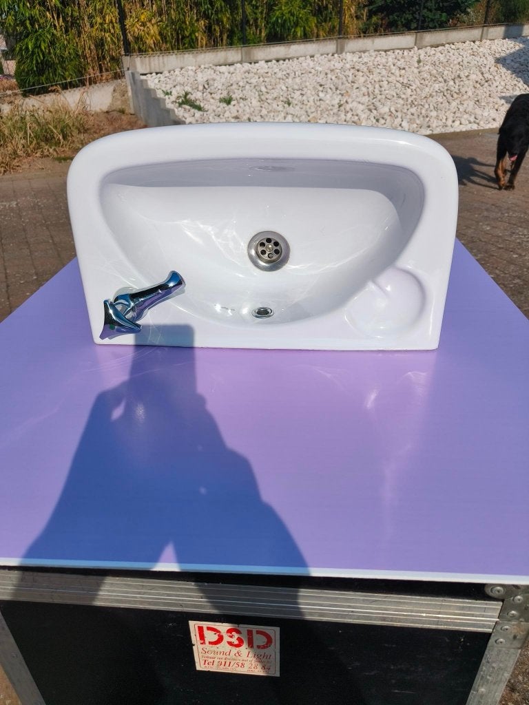 Hand wasbakje keramiek voor toilet inclusief sifon en kraan., Ophalen, Zo goed als nieuw, Steen, Toilet