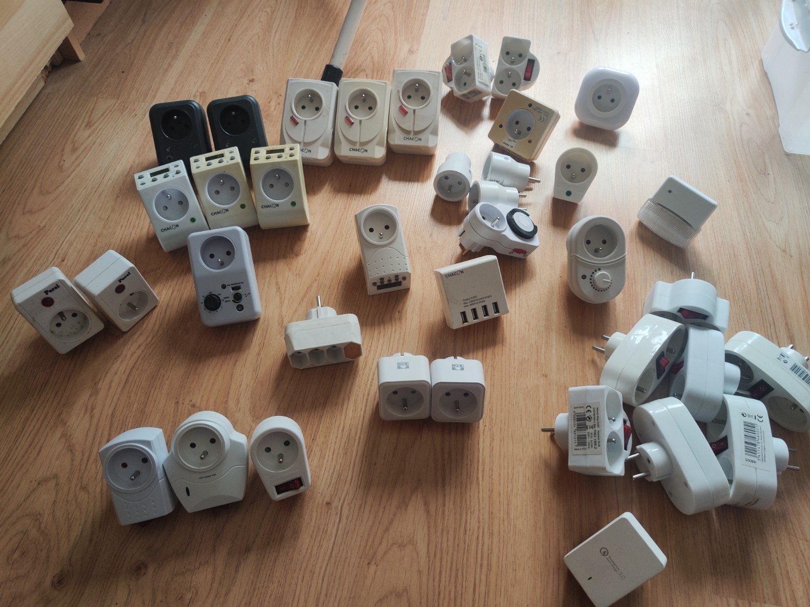 Lot de prises connectées, programmateurs et adaptateurs, Diversen, Rommelmarktspullen, Ophalen