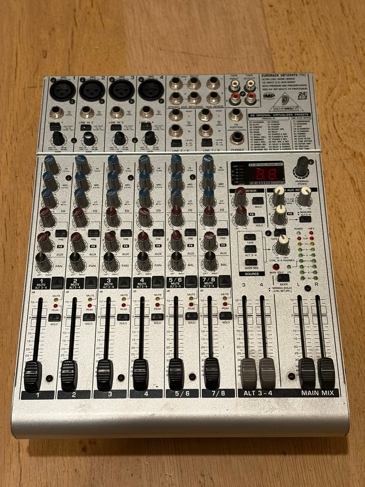 Behringer mixer 8 canaux, Enlèvement, Utilisé