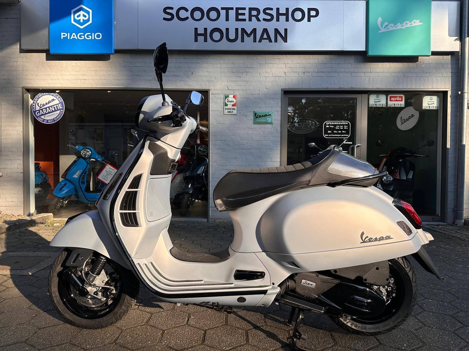 Vespa GTS Super TECH 125cc BLACK EDITION (nr.291), Fietsen en Brommers, Scooters | Vespa, Gebruikt, Overige modellen, Benzine