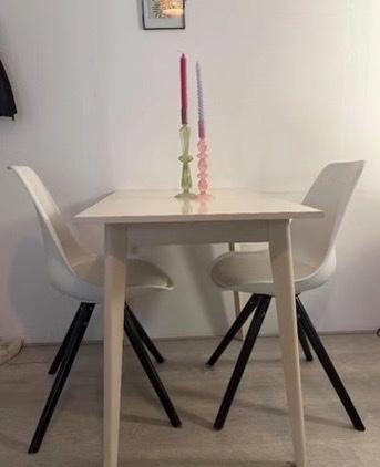 Witte kuipstoelen met witte tafel, Huis en Inrichting, Ophalen
