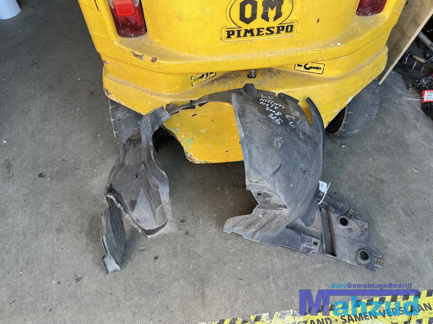 NISSAN NOTE links voor modderkuip wielkuip 2005-2012, Nissan Motor Co., Ltd., Takashima 1-chome 1-1
220-8686  Yokohama, Utilisé
