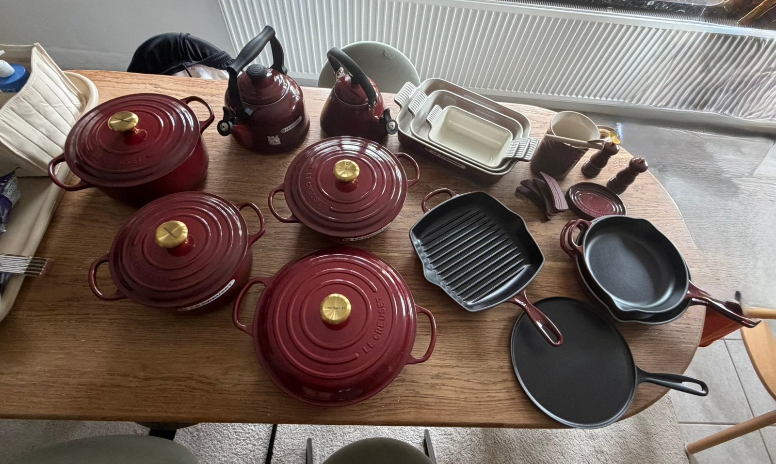 Le Creuset - ensemble complet, Maison & Meubles, Cuisine | Casseroles & Poêles, Neuf, Autres types, Revêtement antiadhésif, Compatible induction