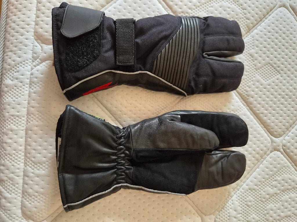 Motorhandschoenen winter, Ophalen