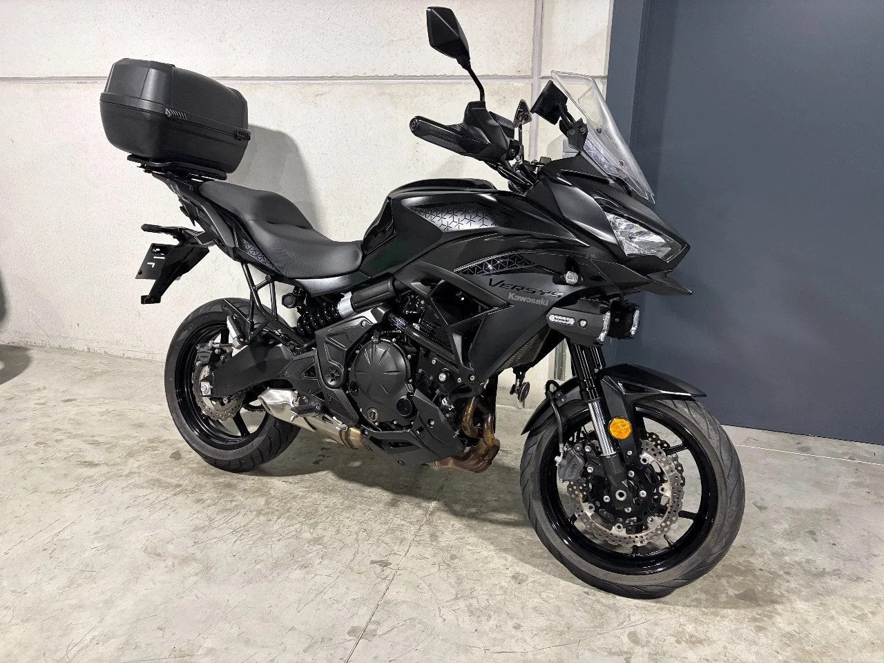 Kawasaki Versys 650 allrounder met topcase (bj 2023), Bedrijf, Meer dan 35 kW, Toermotor, 650 cc