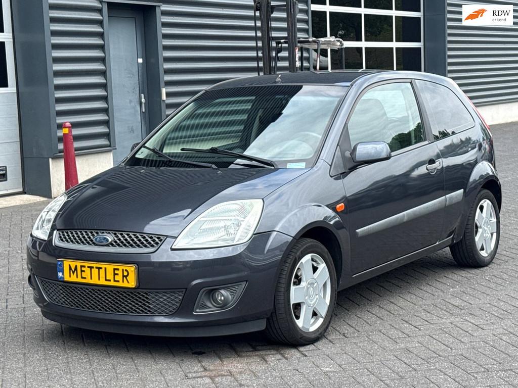 Ford Fiesta 1.3-8V Futura, airco, Argent ou Gris, Achat, 69 ch, Boîte manuelle
