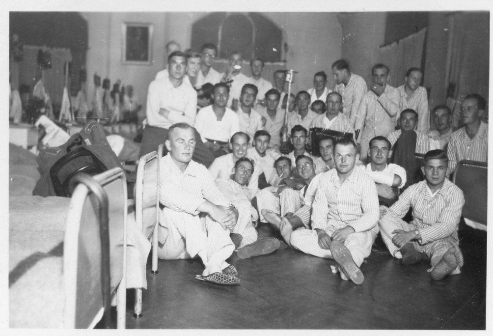photo orig. - Soldats de la Wehrmacht dans leur dortoir SGM, Collections, Envoi, Armée de terre, Photo ou Poster
