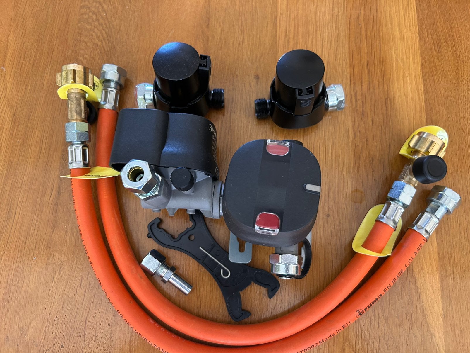 RÉGULATEUR DE PRESSION DE GAZ TRUMA DUO NEUF, Caravanes & Camping, Enlèvement ou Envoi, Neuf