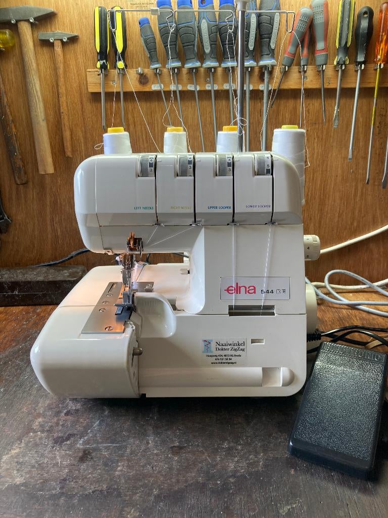Elna 544DE lockmachine - ZEER EENVOUDIG IN TE RIJGEN, Enlèvement ou Envoi, Comme neuf, Surjeteuse, Autres marques