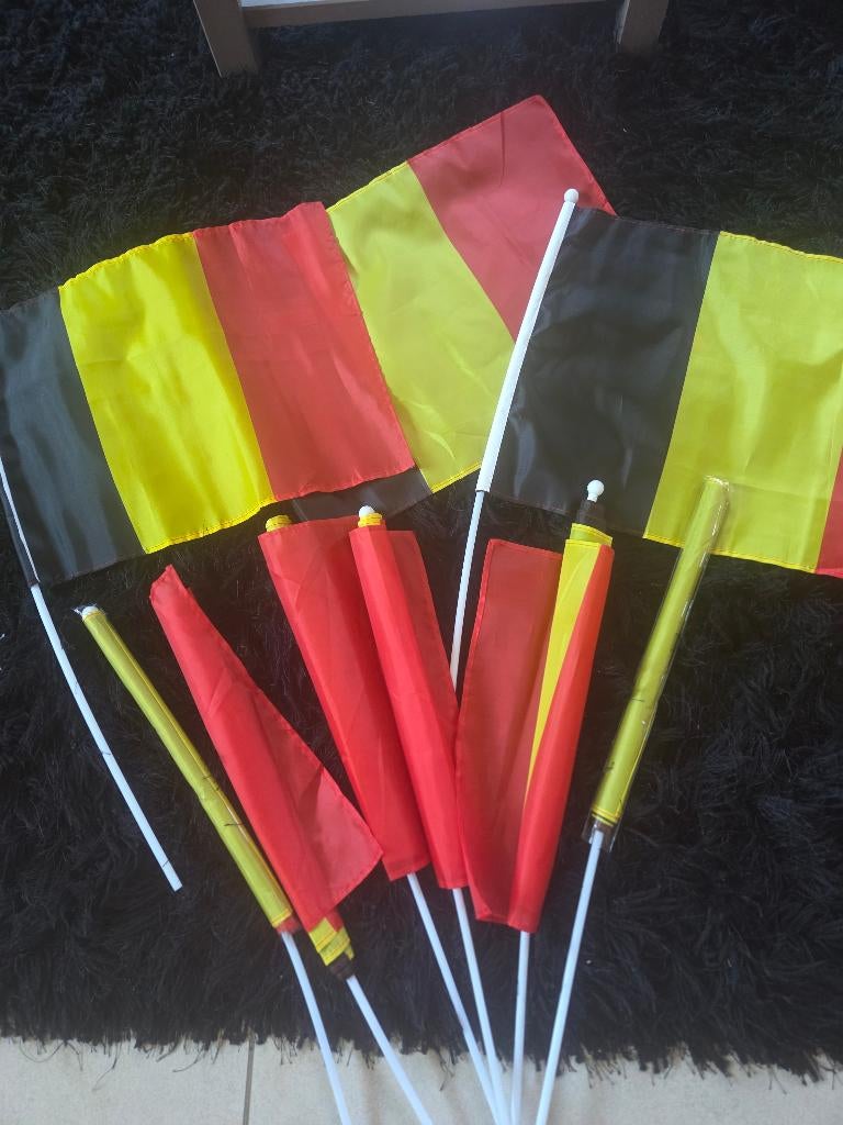 Lot de 9 Drapeaux Belgique(40x30cm) sur piquet de 60cm-NEUFS, Enlèvement, Neuf, Article de fête