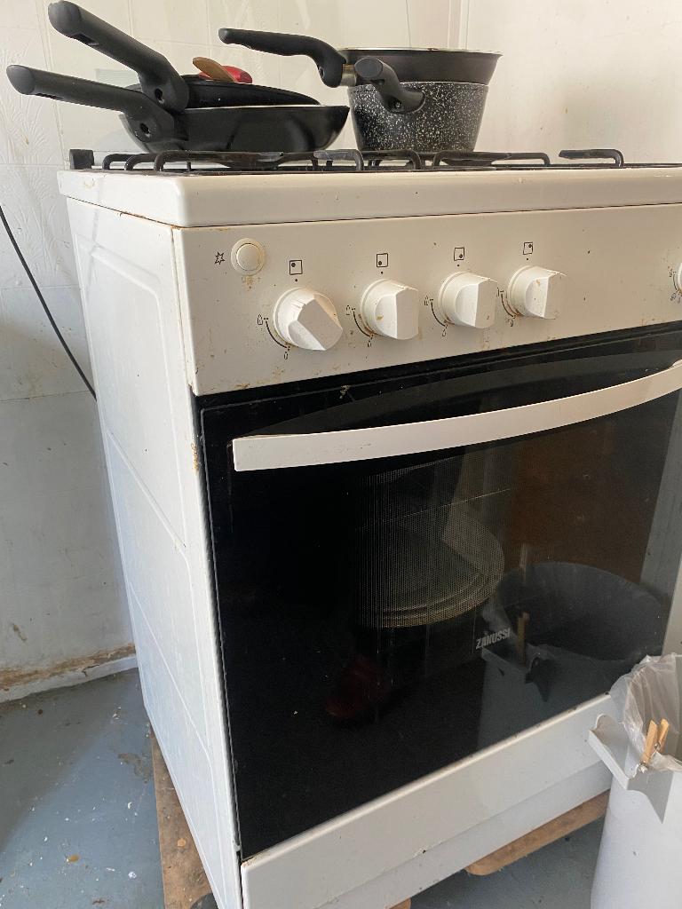 oven en vuur met gas, Ophalen, Gebruikt, 4 kookzones, Gas