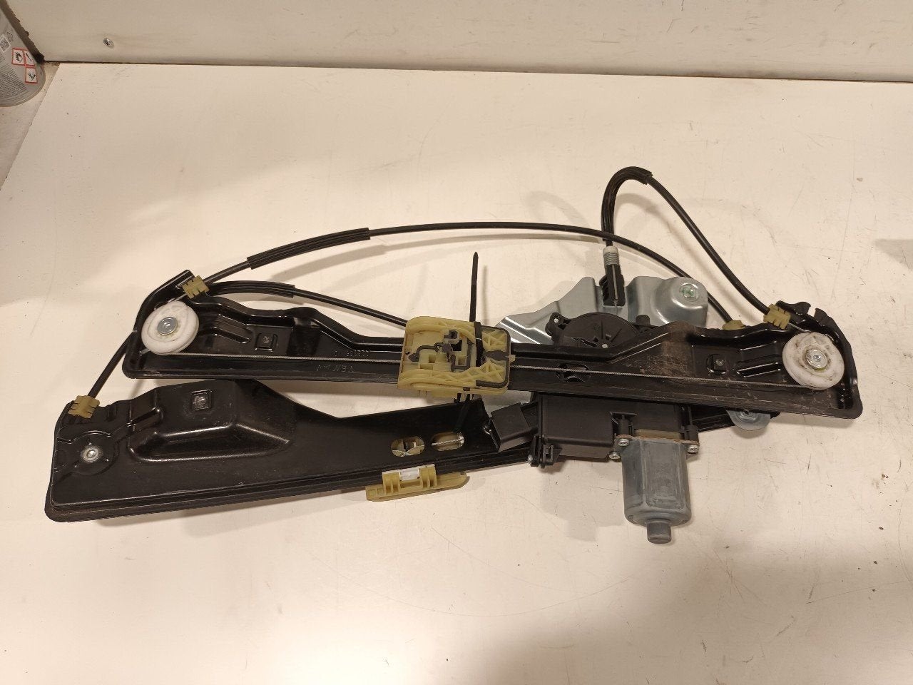 Raammechaniek elektrisch links voor Opel Zafira, Onderdelen@venauto.nl, Van der Ven Autorecycling B.V., Ettenseweg 76, 4706 PB Roosendaal, The Netherlands