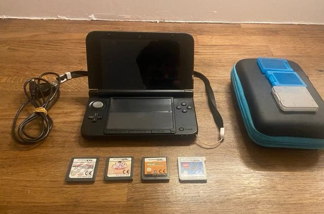 Nintendo 3DS XL + 4 Games (o.a. Mario Kart), Games en Spelcomputers, Spelcomputers | Nintendo 2DS en 3DS, Ophalen, Zwart, 3DS XL