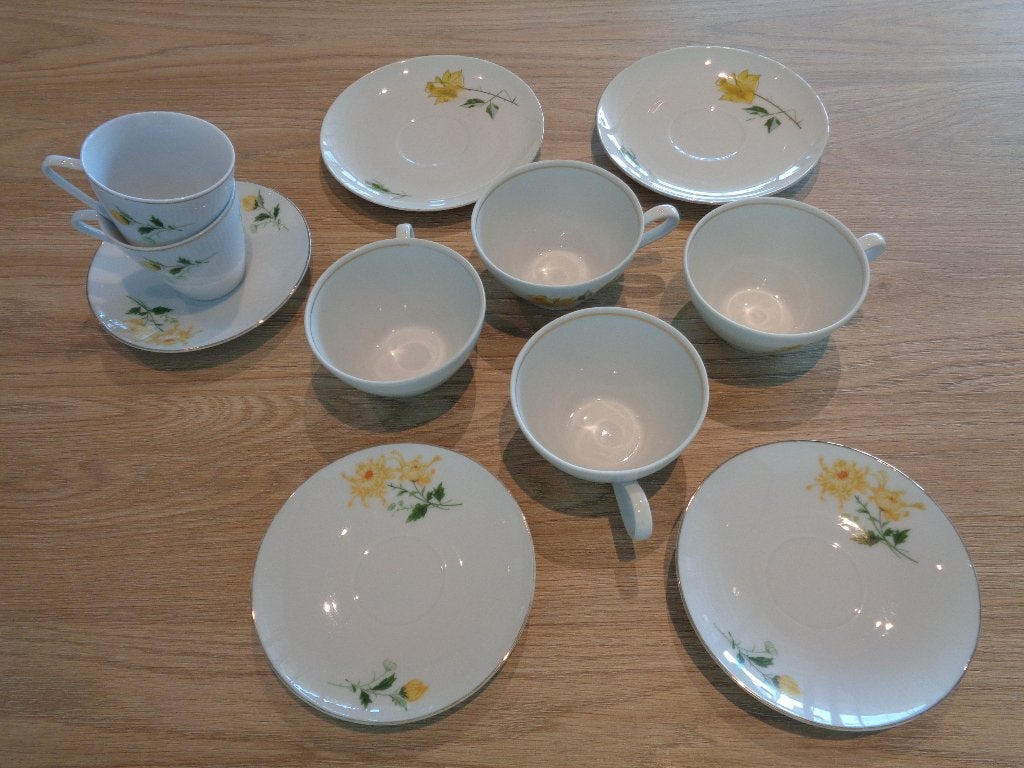 Tasses et sous-verres en porcelaine à motif floral, Maison & Meubles, Cuisine | Vaisselle, Enlèvement, Porcelaine