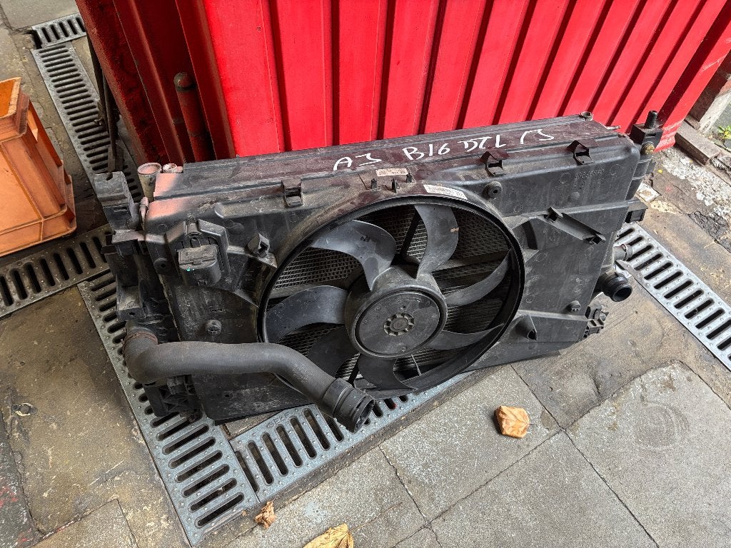 RADIATEUR OPEL ASTRA J 1600 TURBO DIESEL, Ophalen, Gebruikt, RUE BRIGADE PIRON 307, Garage_bila@yahoo.fr