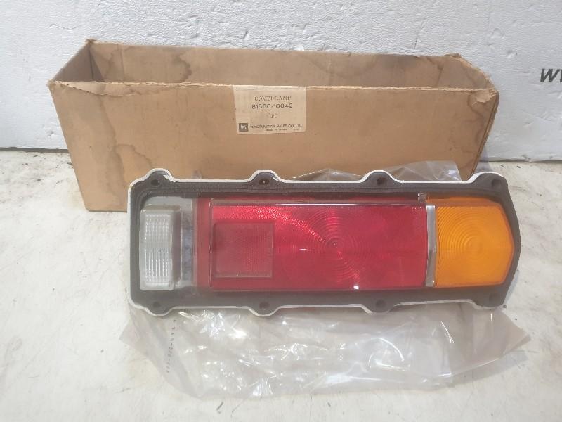 FEU ARRIÈRE GAUCHE Toyota 1000 (KP30) (81560-10042), Autos : Pièces & Accessoires, Éclairage, Toyota, Utilisé