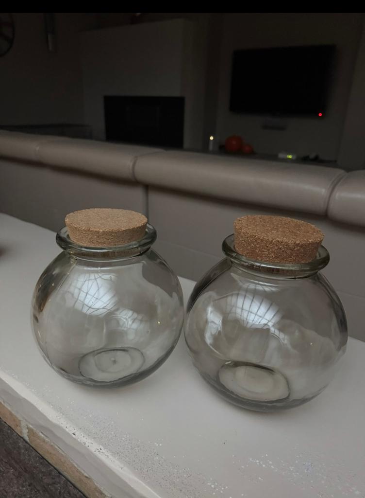 2 glazen potten met deksel in kurk, Huis en Inrichting, Woonaccessoires | Stolpen, Ophalen, Zo goed als nieuw