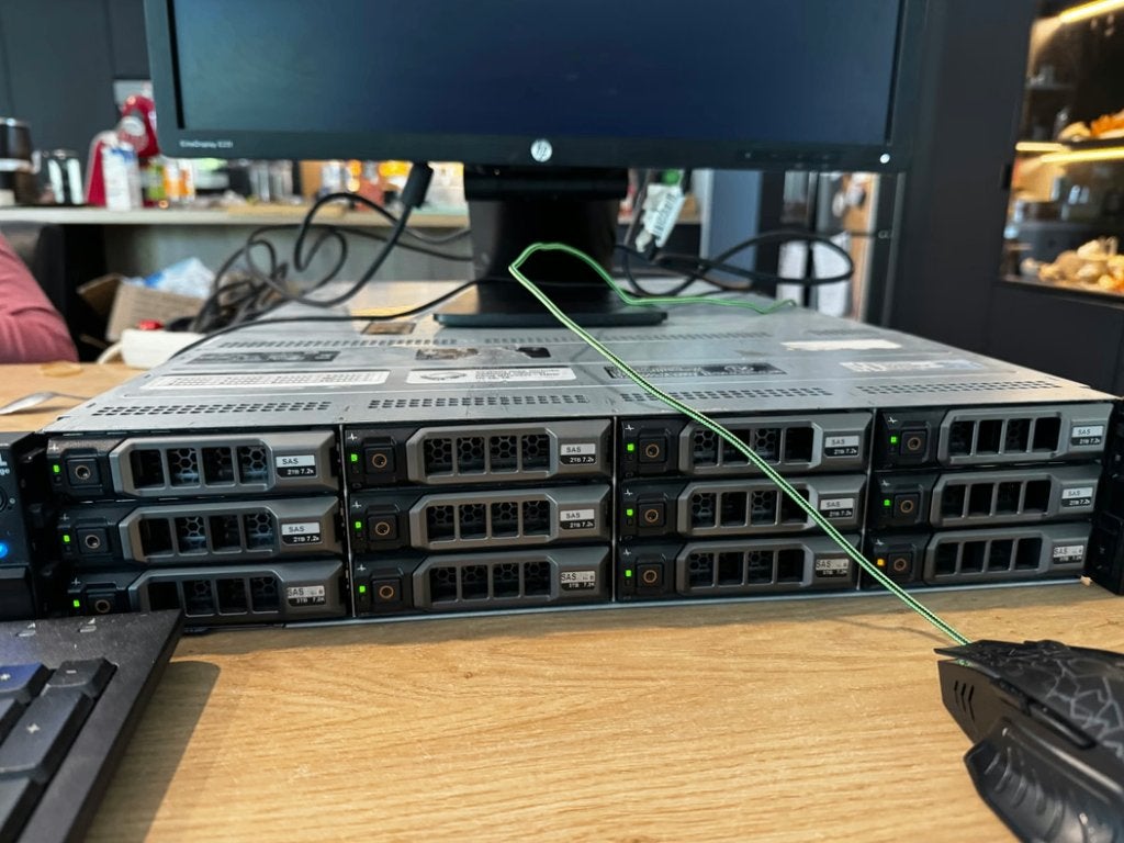 14 disques durs SAS d'entreprise issus du NAS Poweredge 28TB, SAS, HDD, Interne, Serveur
