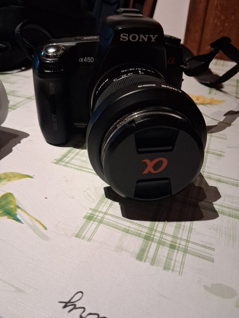 Sony camera A450 avec 2 objectifs et accessoires