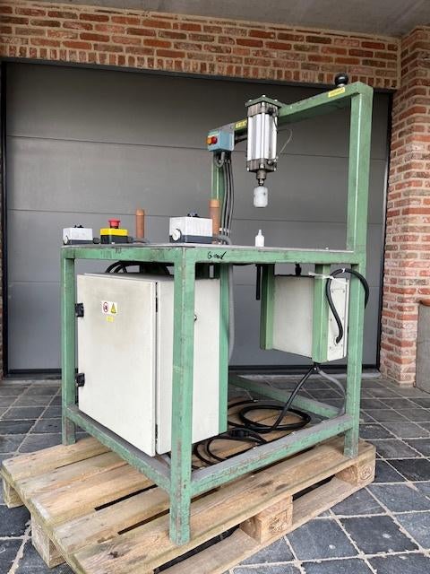 werkbank v.v. sturingskasten en pneumatische piston, Enlèvement