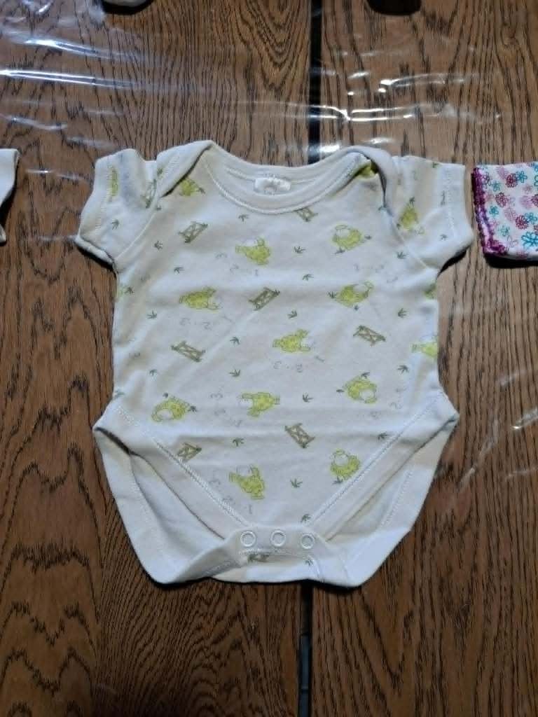 Divers body pour nouveau-né, Enfants & Bébés, Vêtements de bébé | Taille 50, Enlèvement, Utilisé, Garçon ou Fille, Vêtements de nuit ou Sous-vêtements