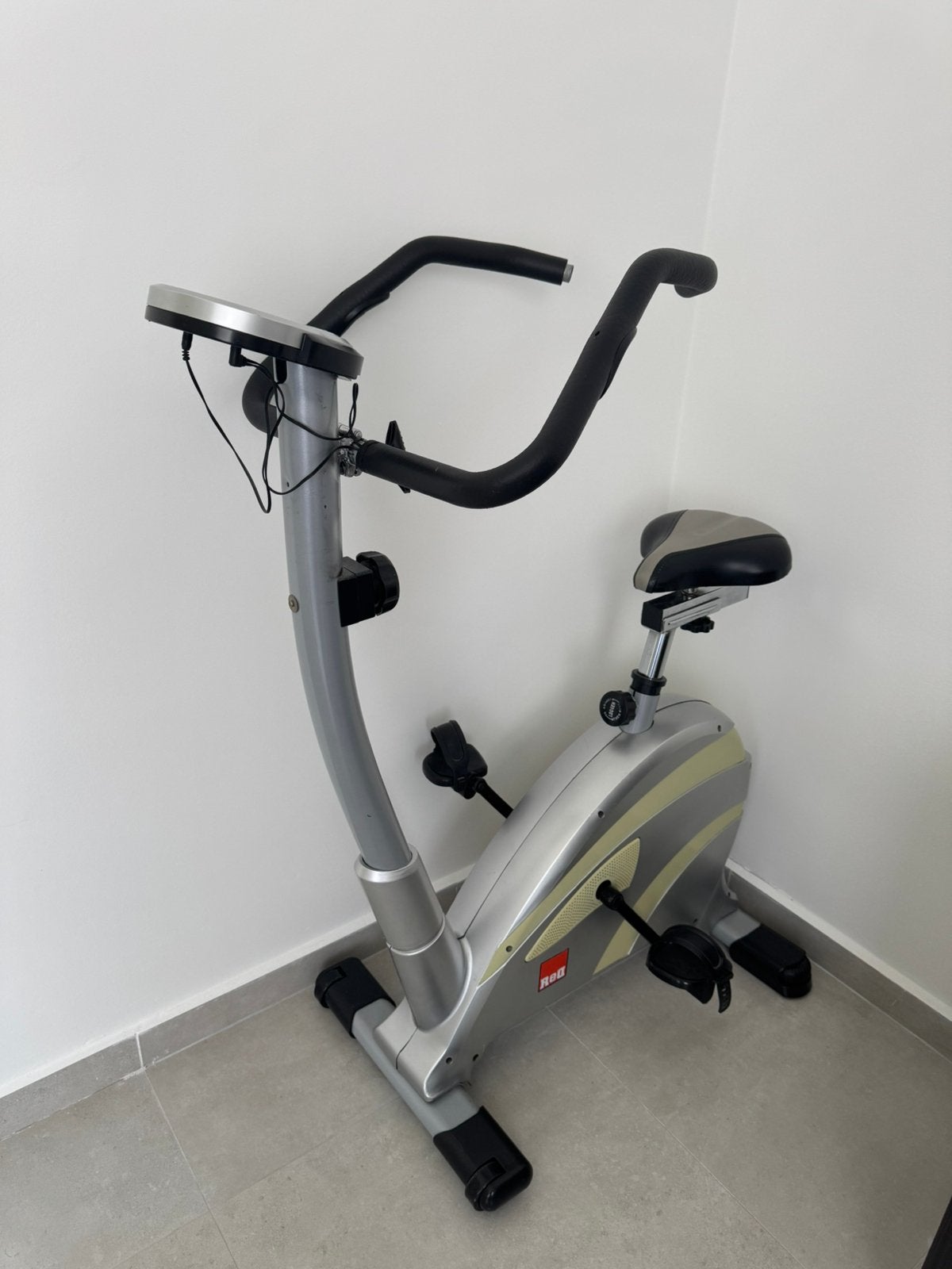 RED Hometrainer – Goede Staat – €100 ‍️, Ophalen, Gebruikt, Benen, Hometrainer