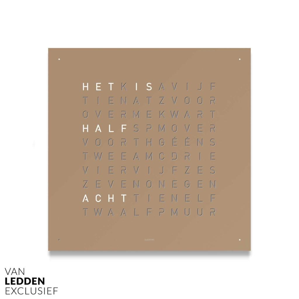 Qlocktwo Earth 45 Hazelnut Woordklok Design klok beige, Digitaal, Overige typen, Nieuw, Ophalen of Verzenden