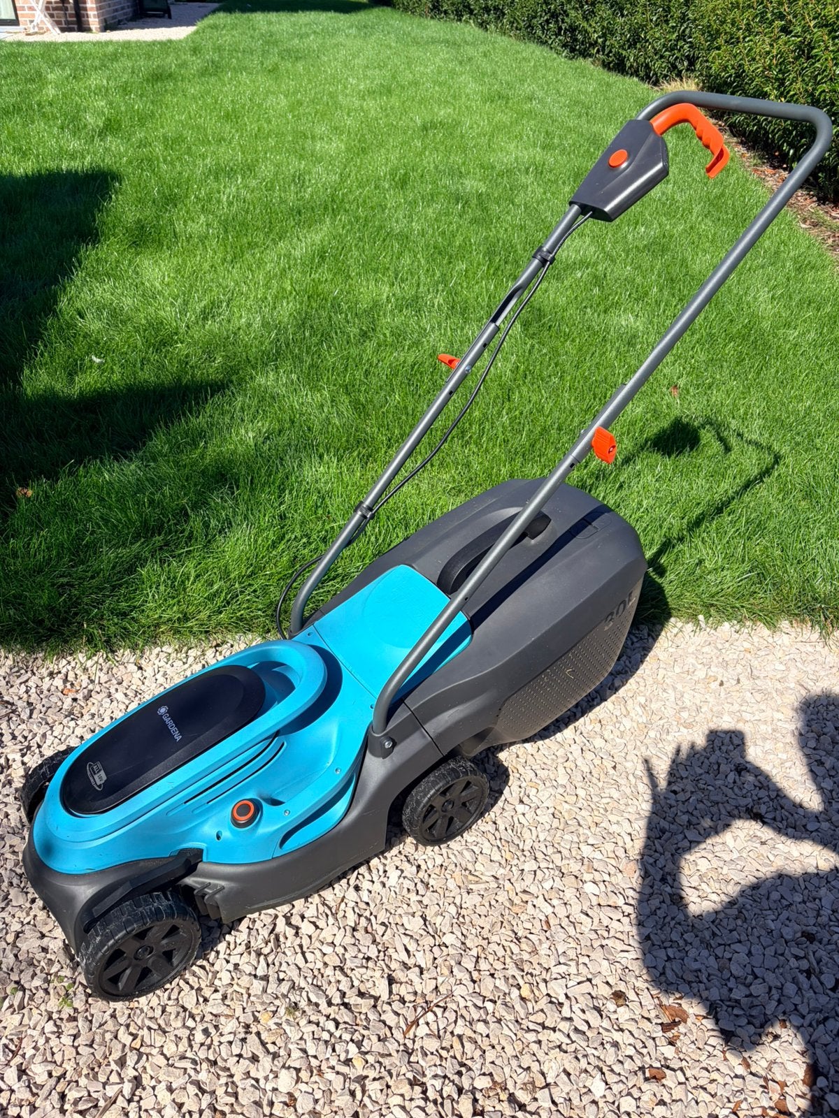 Gardena Accugrasmaaier met accu en oplader, Jardin & Terrasse, Tondeuses à gazon, Tondeuses à gazon sur batterie, Comme neuf, 30 à 39 cm