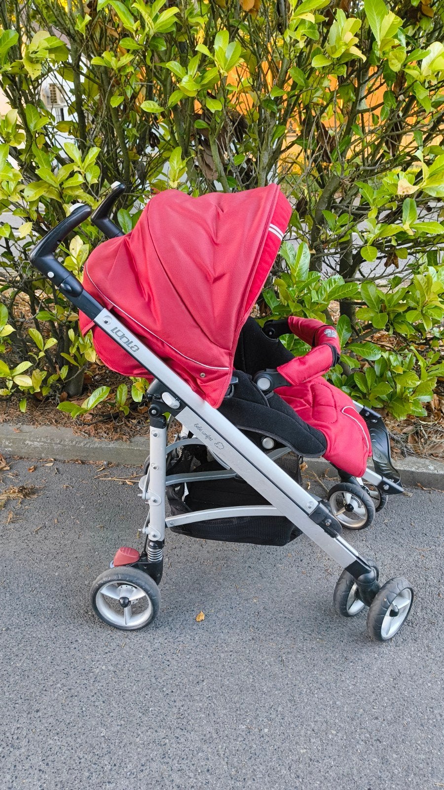 Poussette rouge de la marque bébé confort modèle Loola, Enlèvement, Utilisé, Autres marques, Protection de pluie
