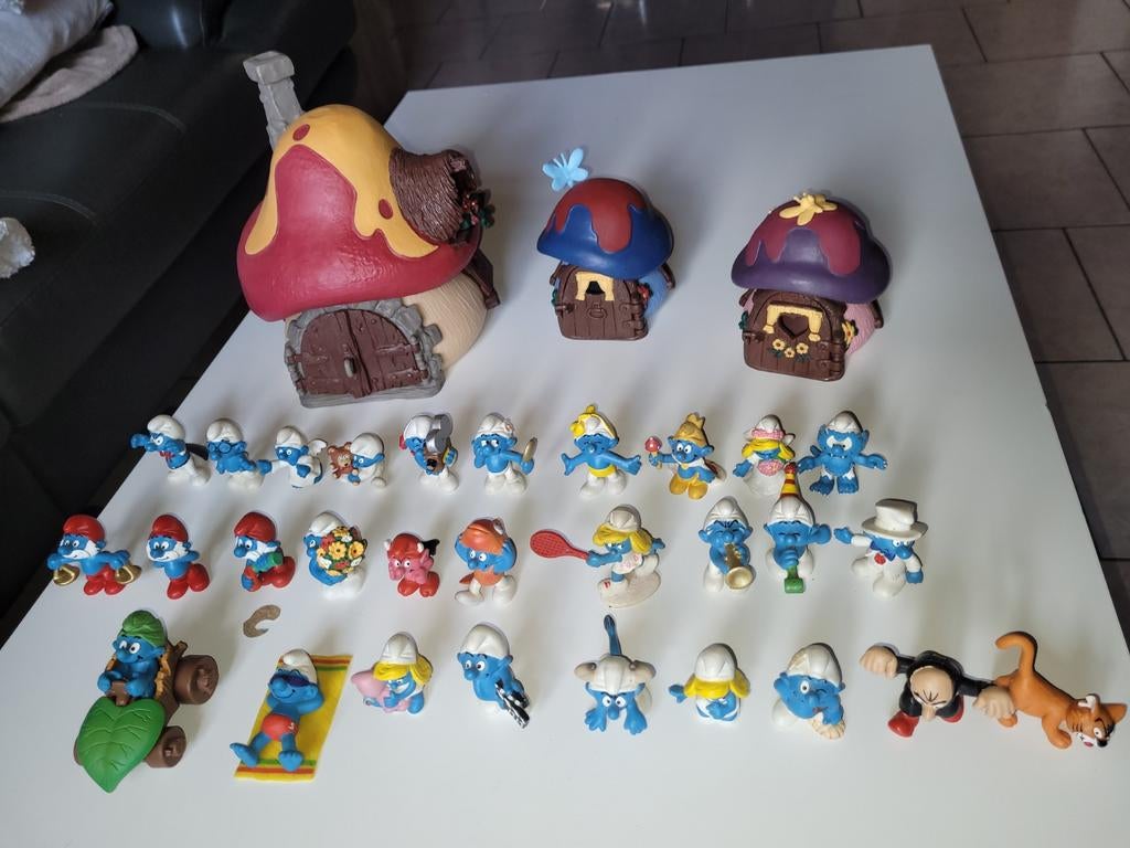 Lot de 29 figurines schtroumfs et 3 maisonnettes, Enlèvement ou Envoi