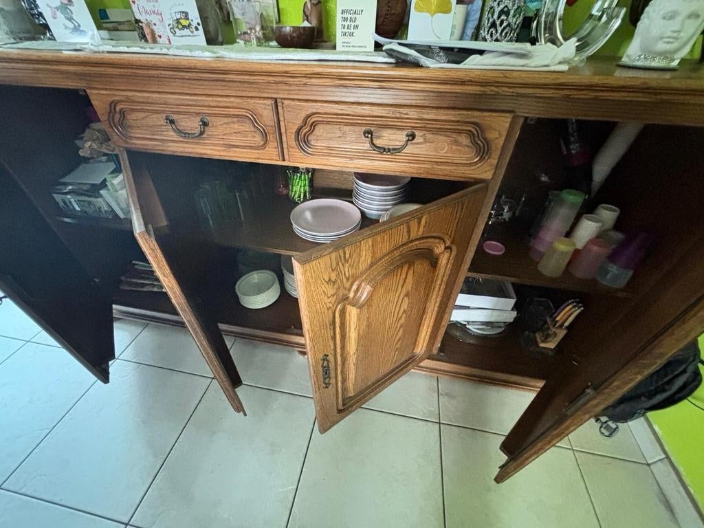 Buffet en chêne en bon état à donner, Avec tiroir(s), 200 cm ou plus, Comme neuf, Enlèvement
