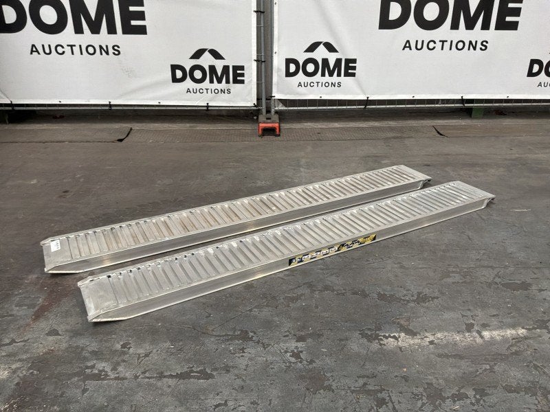 Aluminium oprijplaten (ongebruikt) (2x), Auto's, Overige merken, Overige kleuren, Overige brandstoffen, Bedrijf