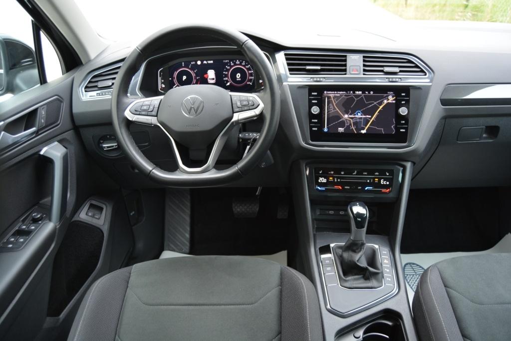 VW Tiguan eHybrid 1.4 Elegance 245PK Matrix LED/Navi/M: 2023, Auto's, Volkswagen, 4 cilinders, Zwart, Bedrijf, 5 deurs