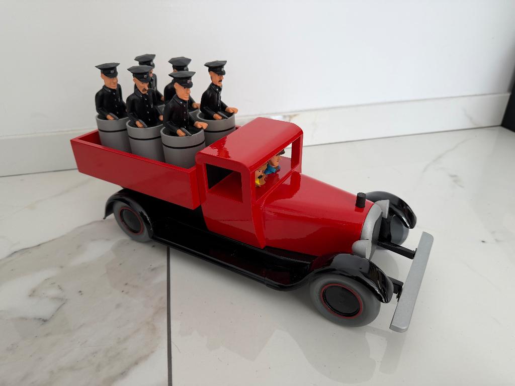 Le camion policier Aroutcheff Tintin, Collections, Enlèvement, Tintin, Comme neuf, Statue ou Figurine