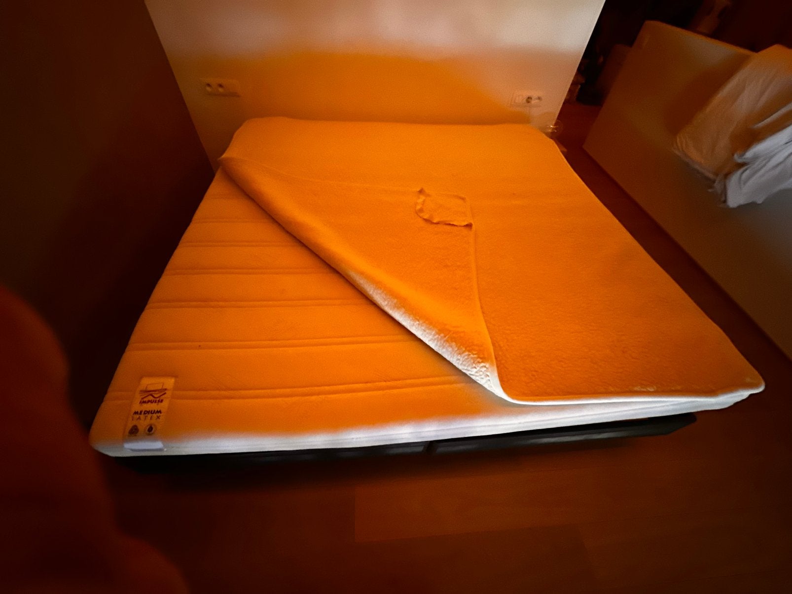 Lit Velda Impulse 2 m x 2 m avec matelas Impulse, Maison & Meubles, Autres dimensions, Enlèvement, Utilisé, Modern