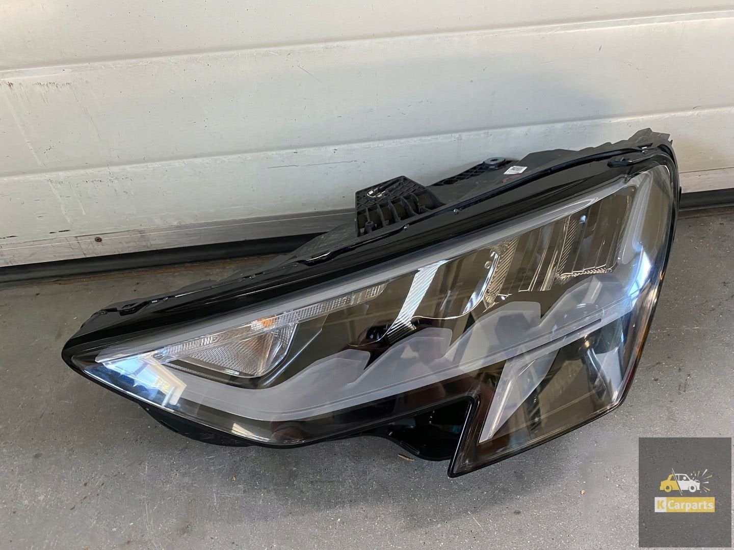 8Y0941011 90193975 AUDI A3 8Y0 20- FEUX LED COMPLETS EUROPA, AUDI AG, Auto-Union-Strasse 1
85045  Ingolstadt, DE, Audi, Utilisé