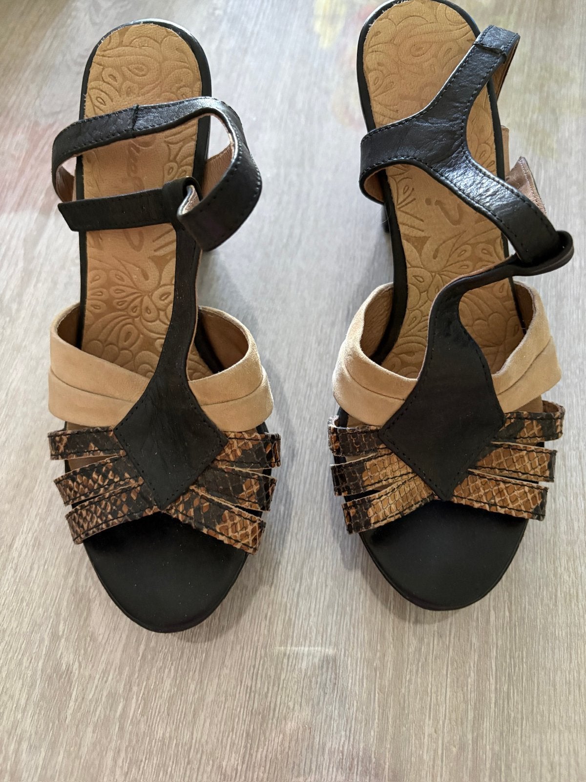 Sandalen maat 37 van het merk Quest., Vêtements | Femmes, Enlèvement ou Envoi, Porté, Noir, Sandales et Mûles