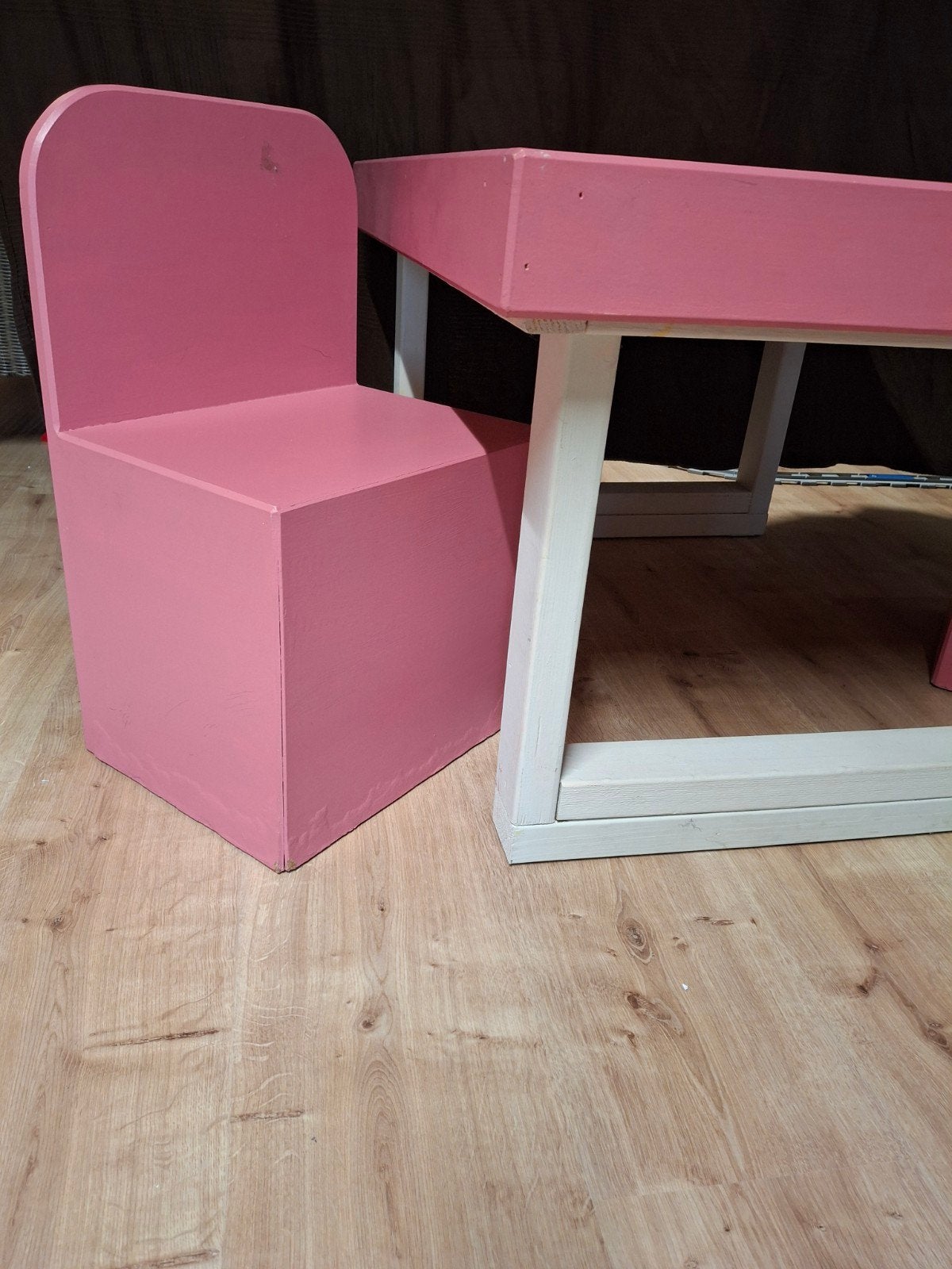 Kindertafe, Enlèvement