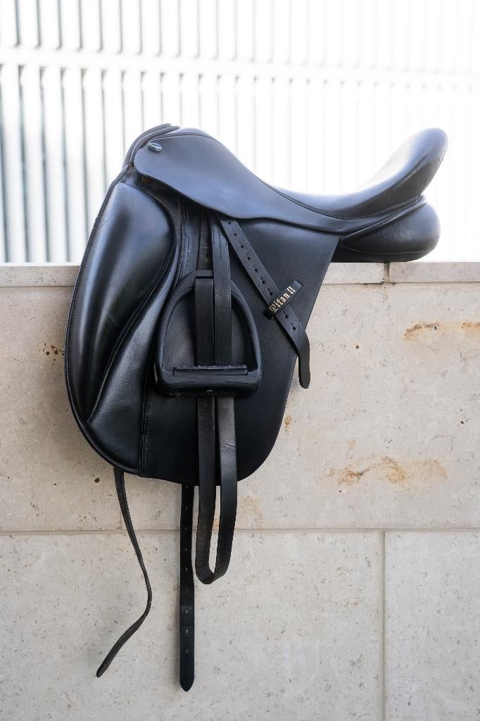 Dressuurzadel Euroriding Titan II 17.5 Inch, Enlèvement, Utilisé, Dressage