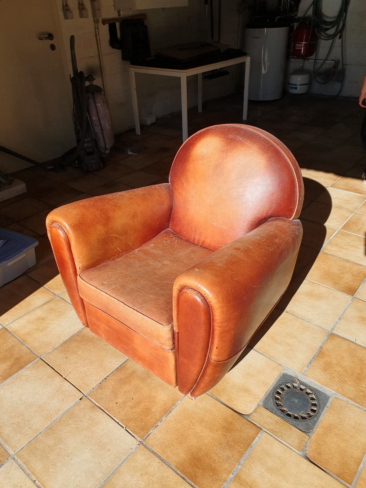 Zeer oude fauteuil/club die gerestaureerd moet worden!, Huis en Inrichting, Ophalen