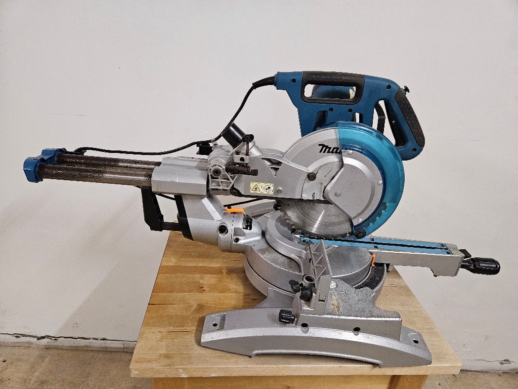 Scie à tronçonner radiale Makita, Bricolage & Construction, Enlèvement, Utilisé, Scie à onglet, Makita/bosch