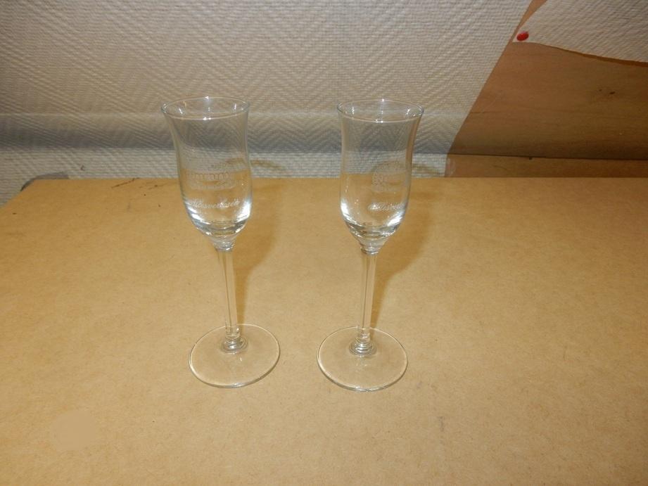 nr.759 - Twee jeneverglaasjes op voet, Enlèvement, Comme neuf, Verres et Verres à shot