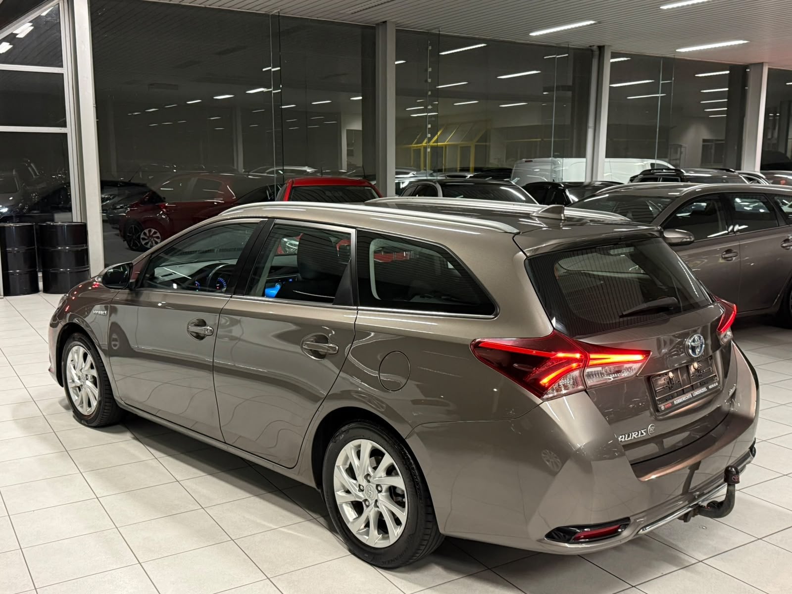 Toyota Auris 50th 1.8 Essence/Hybride Automatique 73kW Euro, Argent ou Gris, Achat, Euro 6, Entreprise