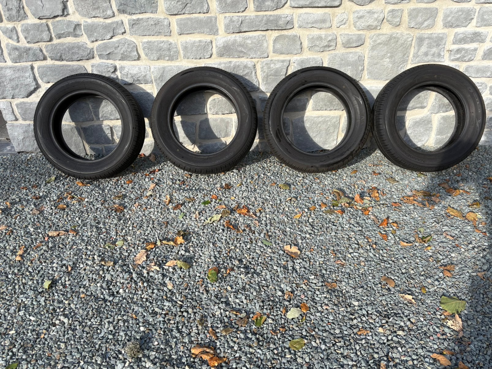 Vends 4 pneus Toyo Nanoenergy 3 - Bon état, Enlèvement