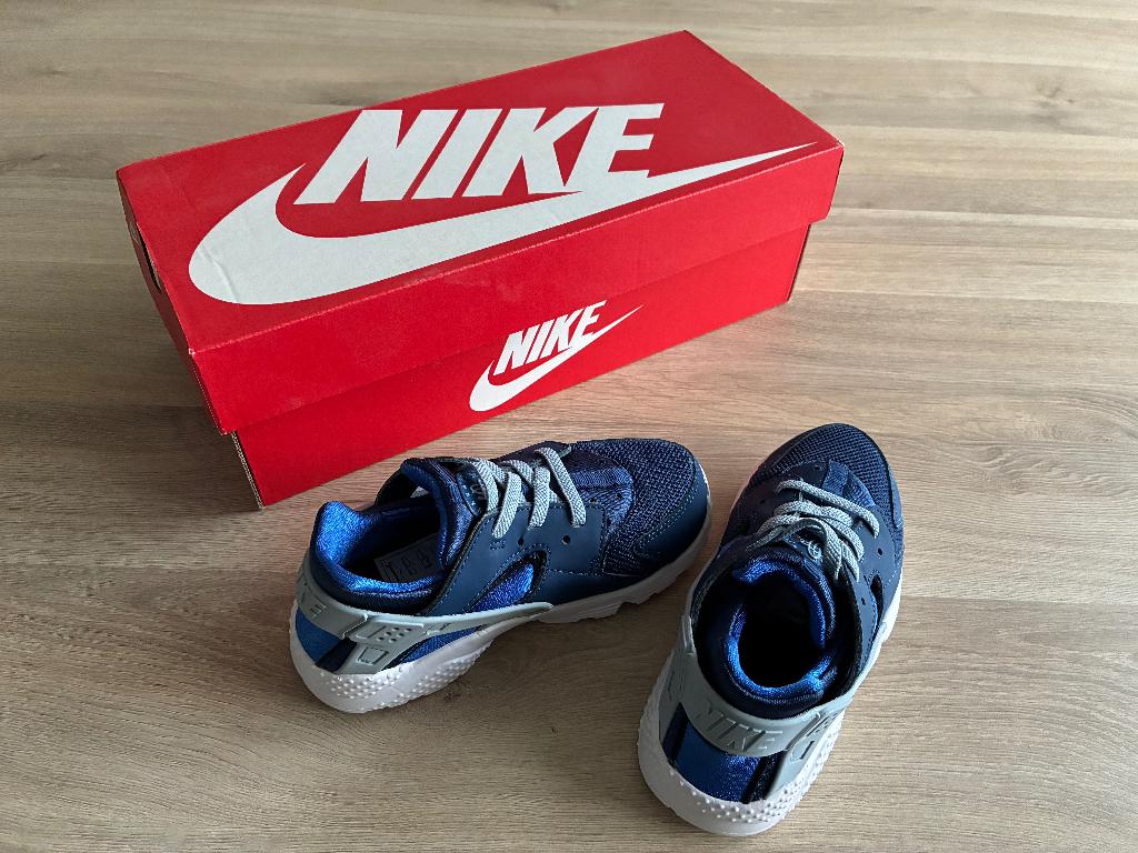 Nieuw: Nike Huarache Run schoentjes (maat 27), Kinderen en Baby's, Kinderkleding | Schoenen en Sokken, Ophalen, NIKE, Jongen of Meisje