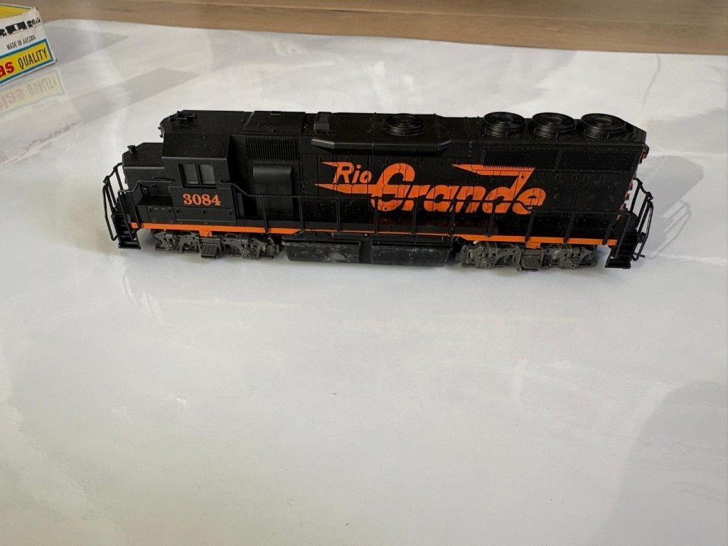 Locomotief: Atlas HO Vintage — Rio Grande Diesel #3084, Ophalen of Verzenden, Zo goed als nieuw, Locomotief
